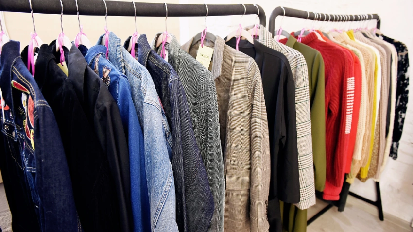 Use Lightweight Jackets to Complete an Outfit