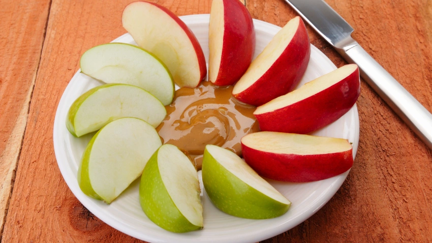 Apple Slices With Peanut Butter